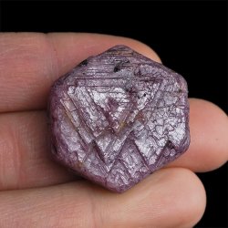 RUBIN - NATURALNY KRYSZTAŁ - 33 mm - TANZANIA