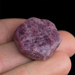 RUBIN - NATURALNY KRYSZTAŁ - 28 mm - TANZANIA
