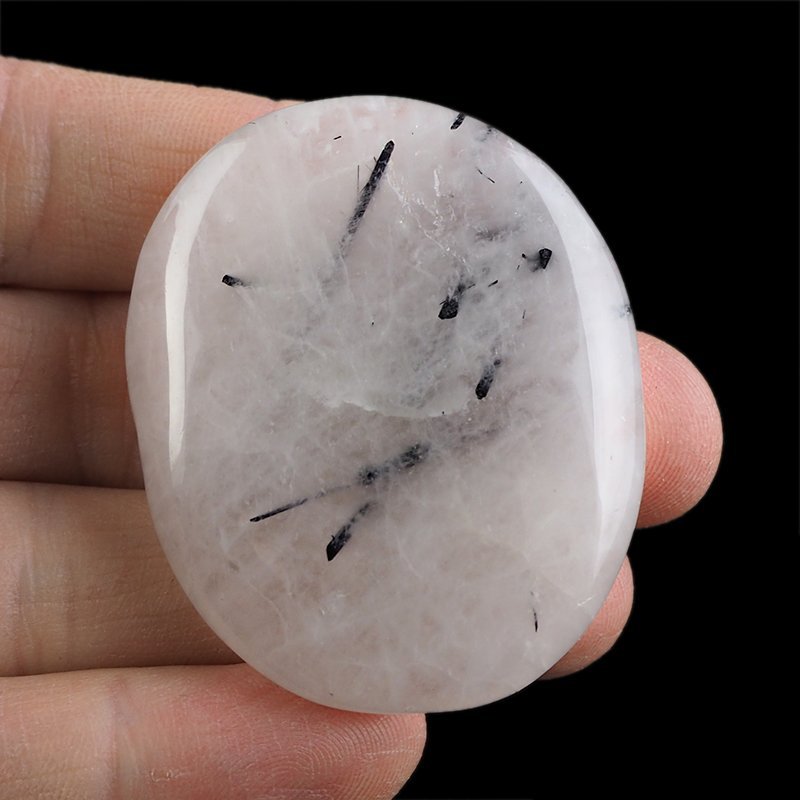 KRYSZTAŁ GÓRSKI Z CZARNYM TURMALINEM  - PŁASKI OTOCZAK - 51 mm