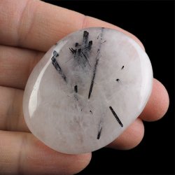 KRYSZTAŁ GÓRSKI Z CZARNYM TURMALINEM  - PŁASKI OTOCZAK - 51 mm
