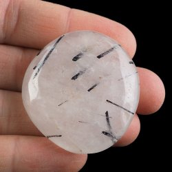 KRYSZTAŁ GÓRSKI Z CZARNYM TURMALINEM  - PŁASKI OTOCZAK - 44 mm