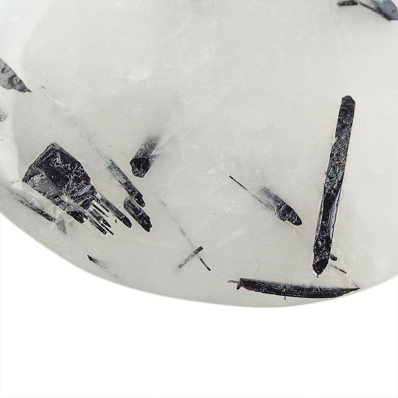 KRYSZTAŁ GÓRSKI Z CZARNYM TURMALINEM  - PŁASKI OTOCZAK - 43 mm