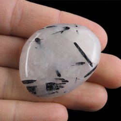 KRYSZTAŁ GÓRSKI Z CZARNYM TURMALINEM  - PŁASKI OTOCZAK - 43 mm