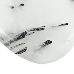 KRYSZTAŁ GÓRSKI Z CZARNYM TURMALINEM  - PŁASKI OTOCZAK - 41 mm