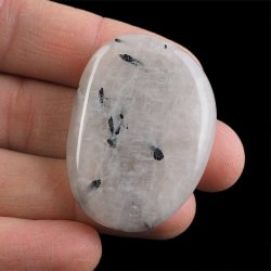 KRYSZTAŁ GÓRSKI Z CZARNYM TURMALINEM  - PŁASKI OTOCZAK - 44 mm
