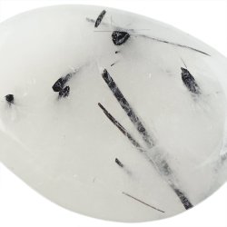 KRYSZTAŁ GÓRSKI Z CZARNYM TURMALINEM  - PŁASKI OTOCZAK - 42 mm