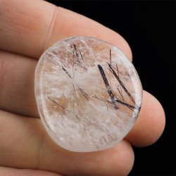 KRYSZTAŁ GÓRSKI Z RUTYLEM I CZARNYM TURMALINEM  - PŁASKI OTOCZAK - 34 mm