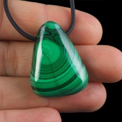 MALACHIT - NASZYJNIK Z NATURALNYM KAMIENIEM - 33 mm