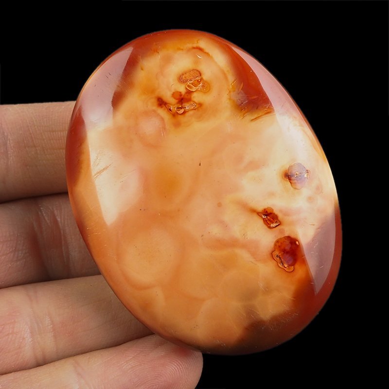 KARNEOL - OTOCZAK - 64 mm - MADAGASKAR