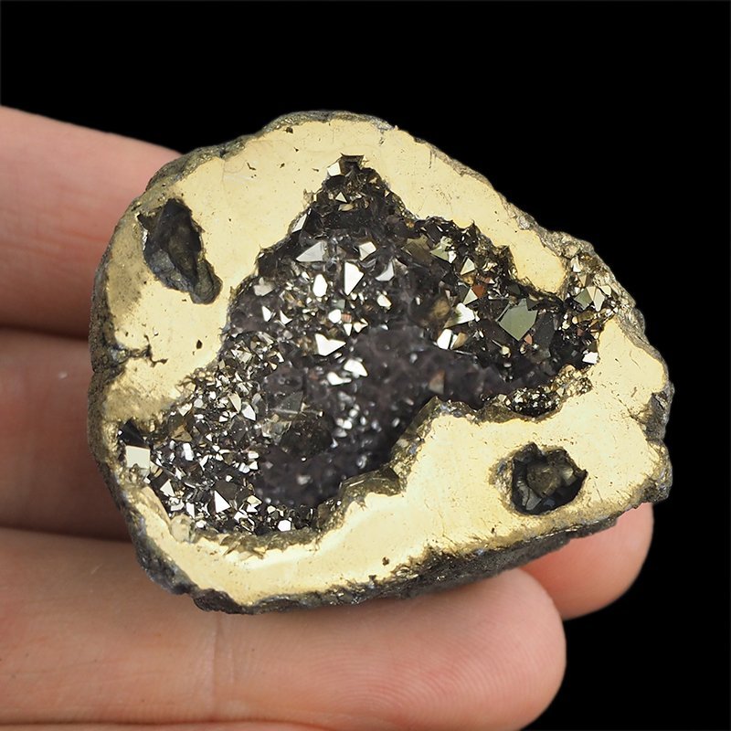 KRYSZTAŁ GÓRSKI - GOLD AURA - GEODA - 43 mm