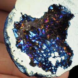 KRYSZTAŁ GÓRSKI - BLUE AURA - GEODA - 48 mm