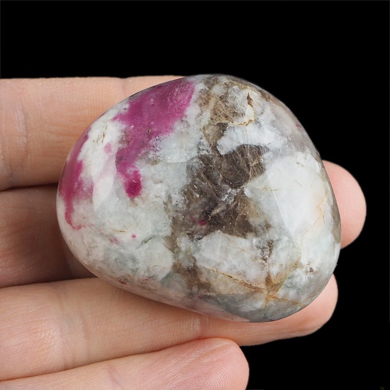 TURMALIN RUBELIT - OTOCZAK - 48 mm - MADAGASKAR
