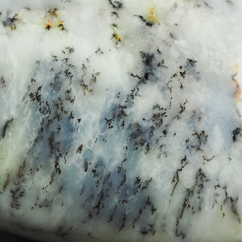OPAL Z DENDRYTAMI - OTOCZAK - 66 mm - MADAGASKAR