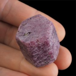 RUBIN - NATURALNY KRYSZTAŁ - 28 mm - TANZANIA