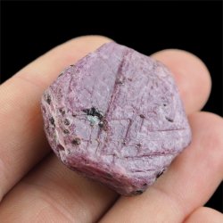RUBIN - NATURALNY KRYSZTAŁ - 33 mm - TANZANIA