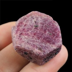RUBIN - NATURALNY KRYSZTAŁ - 32 mm - TANZANIA