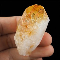 CYTRYN - MONOKRYSZTAŁ - 83 mm - BRAZYLIA