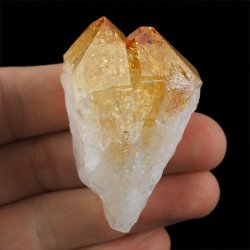 CYTRYN - MONOKRYSZTAŁ - 83 mm - BRAZYLIA