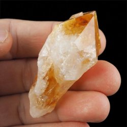 CYTRYN - MONOKRYSZTAŁ - 84 mm - BRAZYLIA