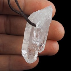 KRYSZTAŁ GÓRSKI - WISIOREK - KRYSZTAŁ NA RZEMYKU - 49 mm