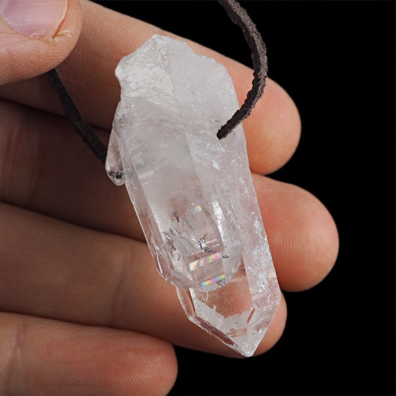 KRYSZTAŁ GÓRSKI - WISIOREK - KRYSZTAŁ NA RZEMYKU - 49 mm