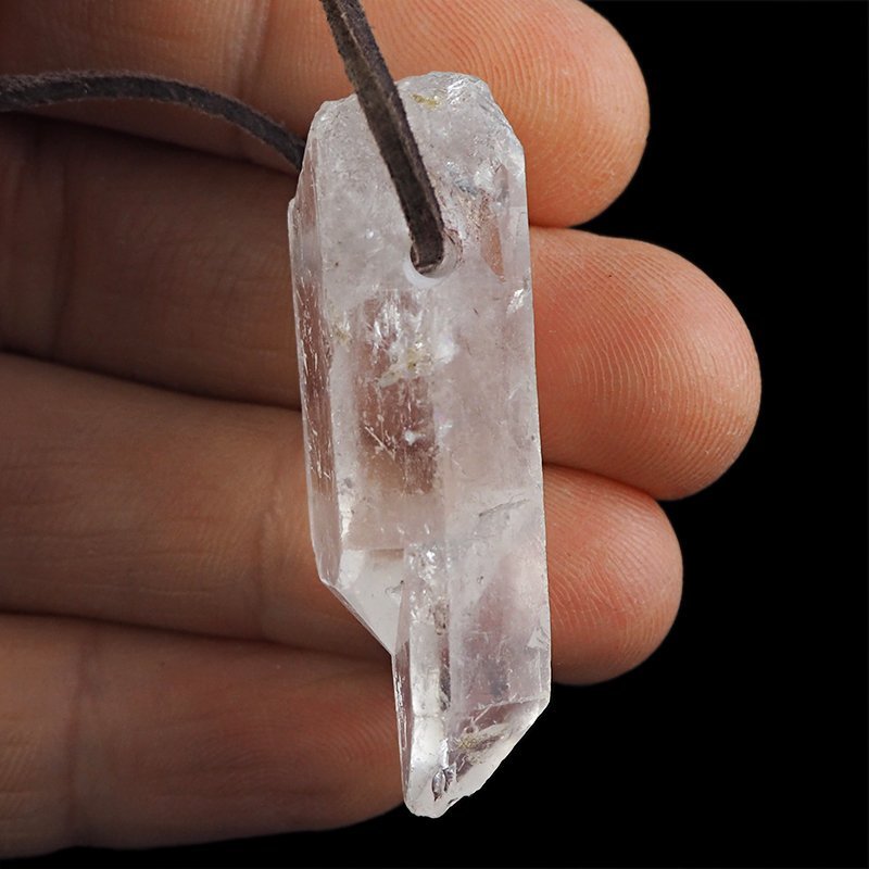 KRYSZTAŁ GÓRSKI - WISIOREK - KRYSZTAŁ NA RZEMYKU - 47 mm