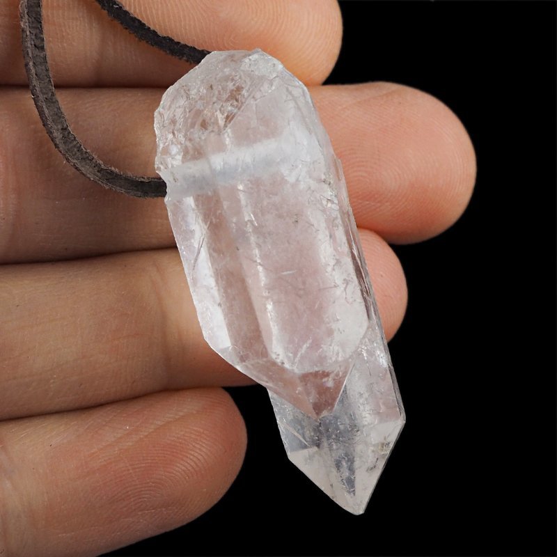 KRYSZTAŁ GÓRSKI - WISIOREK - KRYSZTAŁ NA RZEMYKU - 47 mm