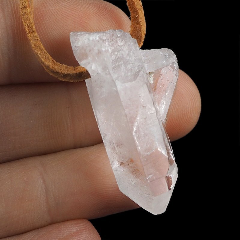 KRYSZTAŁ GÓRSKI - WISIOREK - KRYSZTAŁ NA RZEMYKU - 38 mm