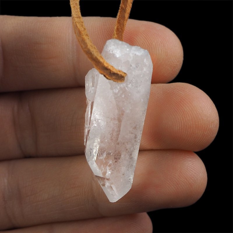 KRYSZTAŁ GÓRSKI - WISIOREK - KRYSZTAŁ NA RZEMYKU - 38 mm