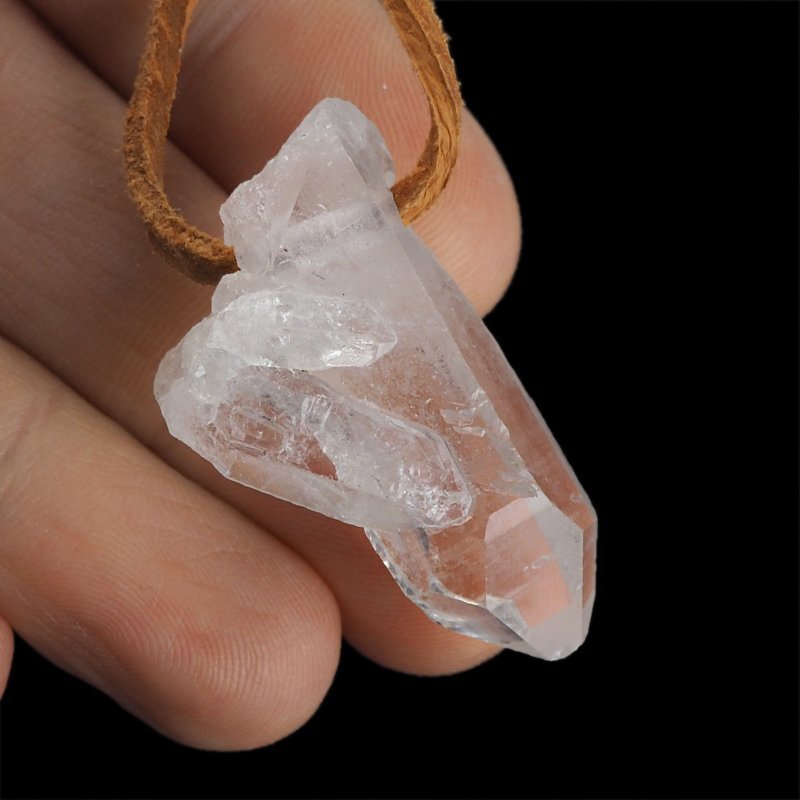 KRYSZTAŁ GÓRSKI - WISIOREK - KRYSZTAŁ NA RZEMYKU - 38 mm