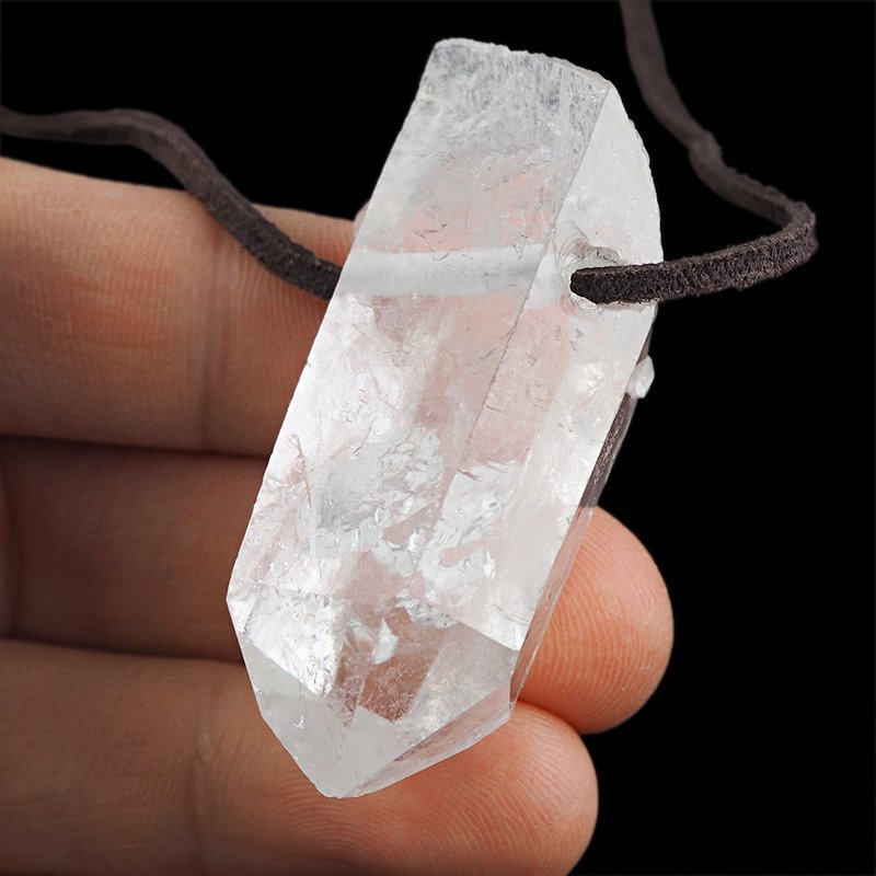 KRYSZTAŁ GÓRSKI - WISIOREK - KRYSZTAŁ NA RZEMYKU - 51 mm