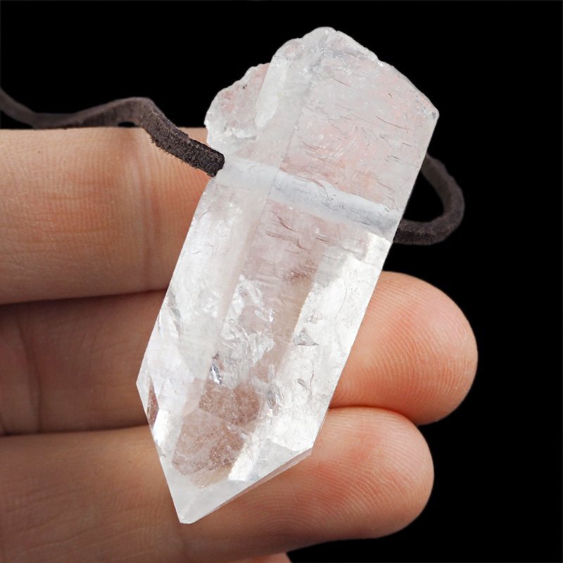 KRYSZTAŁ GÓRSKI - WISIOREK - KRYSZTAŁ NA RZEMYKU - 51 mm