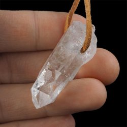 KRYSZTAŁ GÓRSKI - WISIOREK - KRYSZTAŁ NA RZEMYKU - 40 mm