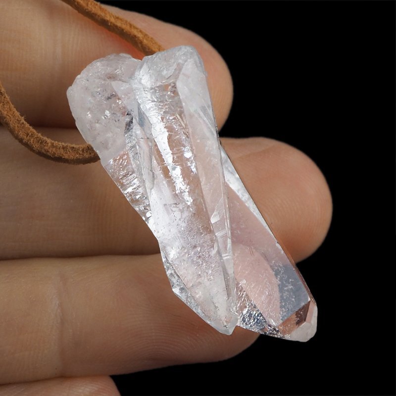 KRYSZTAŁ GÓRSKI - WISIOREK - KRYSZTAŁ NA RZEMYKU - 42 mm