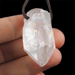 KRYSZTAŁ GÓRSKI - WISIOREK - KRYSZTAŁ NA RZEMYKU - 45 mm