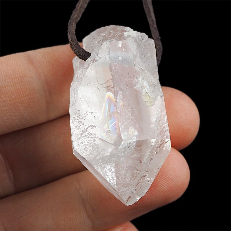 KRYSZTAŁ GÓRSKI - WISIOREK - KRYSZTAŁ NA RZEMYKU - 45 mm