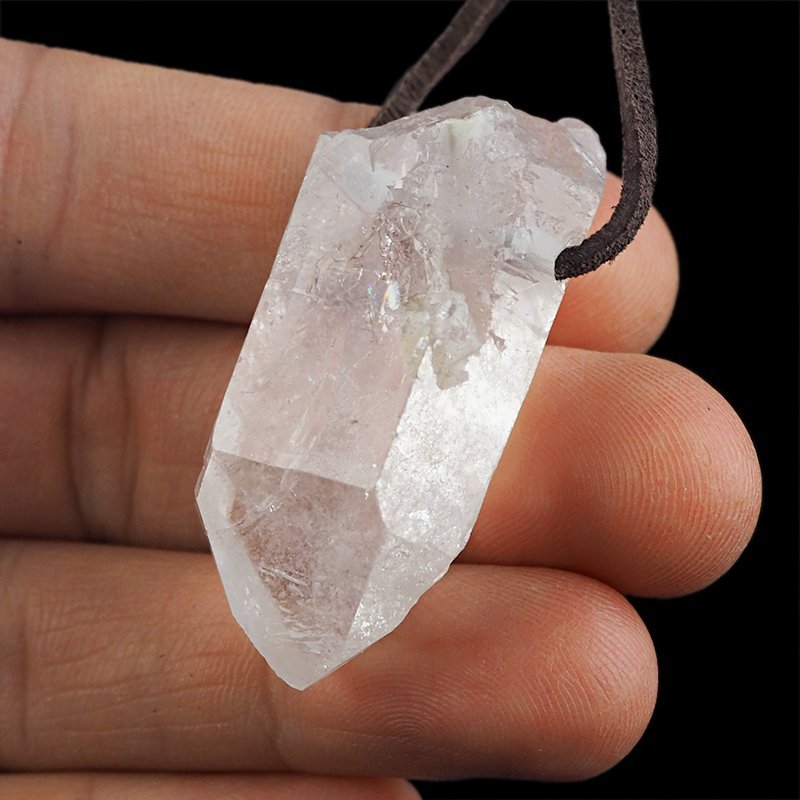 KRYSZTAŁ GÓRSKI - WISIOREK - KRYSZTAŁ NA RZEMYKU - 45 mm