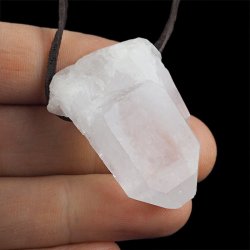 KRYSZTAŁ GÓRSKI - WISIOREK - KRYSZTAŁ NA RZEMYKU - 39 mm