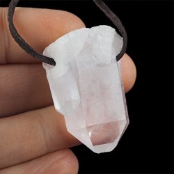 KRYSZTAŁ GÓRSKI - WISIOREK - KRYSZTAŁ NA RZEMYKU - 39 mm