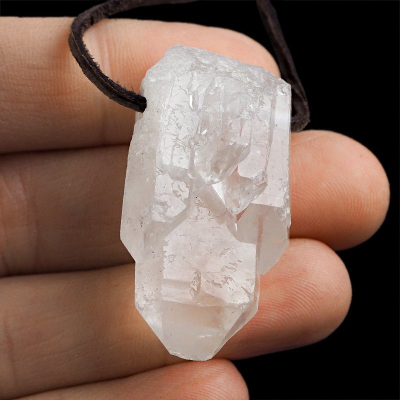 KRYSZTAŁ GÓRSKI - WISIOREK - KRYSZTAŁ NA RZEMYKU - 40 mm