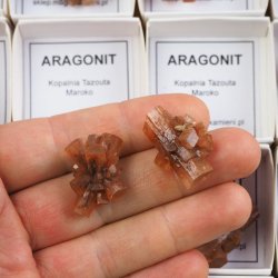 ARAGONIT - ZROST KRYSZTAŁÓW - KAMIEŃ W PUDEŁKU Z OPISEM - 18-26 mm - MAROKO