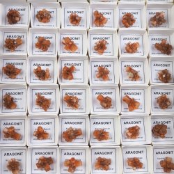 ARAGONIT - ZROST KRYSZTAŁÓW - KAMIEŃ W PUDEŁKU Z OPISEM - 18-26 mm - MAROKO