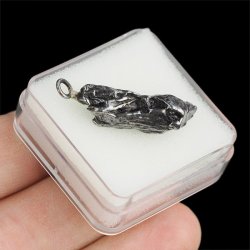 Campo del Cielo - WISIOREK Z METEORYTEM - 32 mm - ARGENTYNA