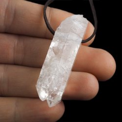 KRYSZTAŁ GÓRSKI - WISIOREK - KRYSZTAŁ NA RZEMYKU - 48 mm