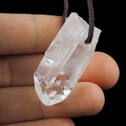 KRYSZTAŁ GÓRSKI - WISIOREK - KRYSZTAŁ NA RZEMYKU - 39 mm