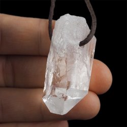 KRYSZTAŁ GÓRSKI - WISIOREK - KRYSZTAŁ NA RZEMYKU - 43 mm