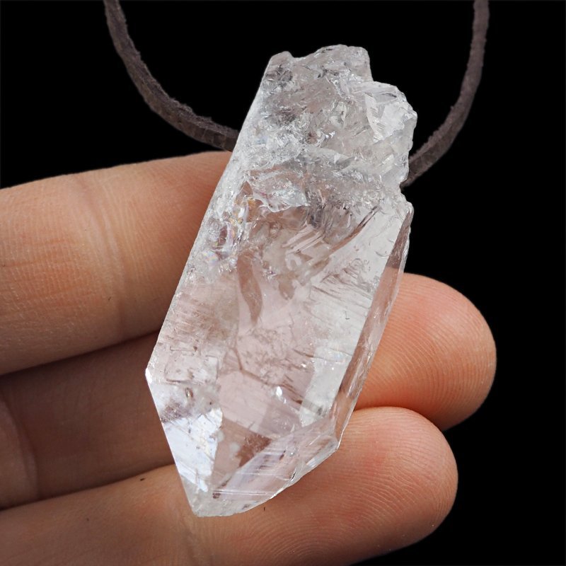 KRYSZTAŁ GÓRSKI - WISIOREK - KRYSZTAŁ NA RZEMYKU - 48 mm