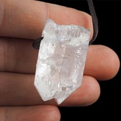 KRYSZTAŁ GÓRSKI - WISIOREK - KRYSZTAŁ NA RZEMYKU - 35 mm