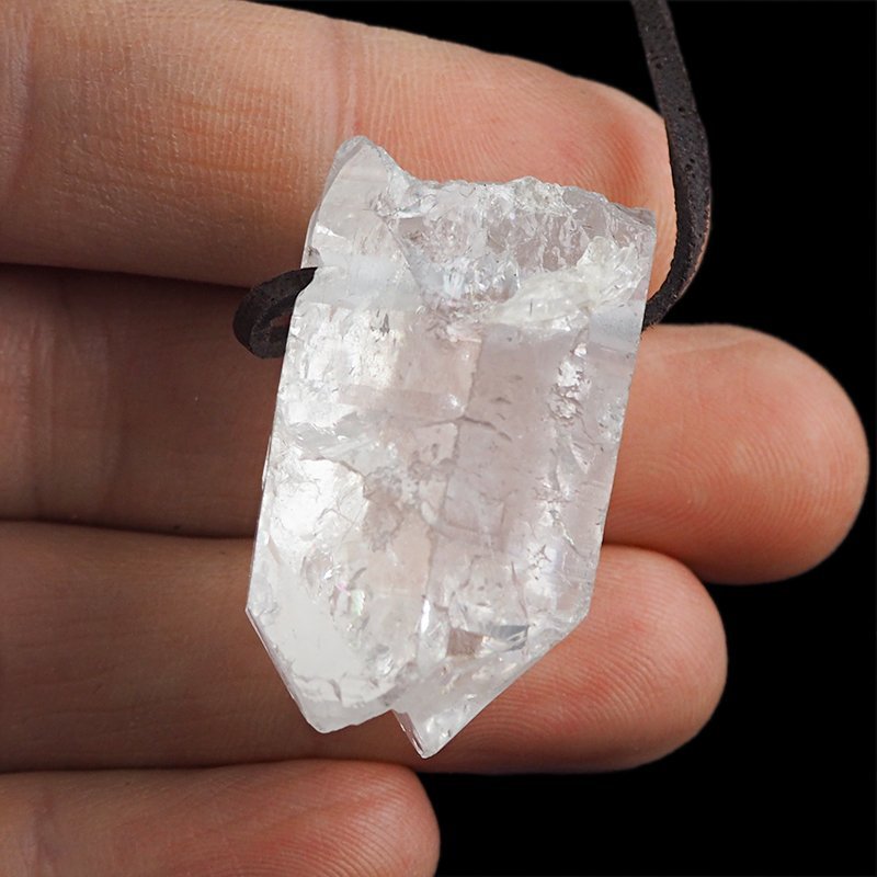 KRYSZTAŁ GÓRSKI - WISIOREK - KRYSZTAŁ NA RZEMYKU - 35 mm