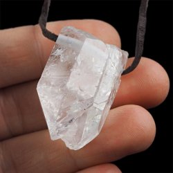 KRYSZTAŁ GÓRSKI - WISIOREK - KRYSZTAŁ NA RZEMYKU - 35 mm